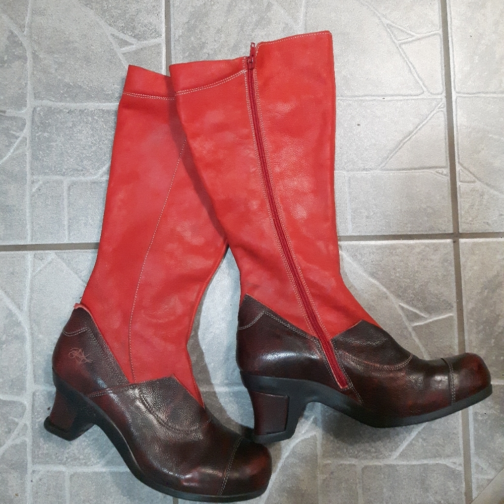 Eject red leather boots sz40 fits 8.5-9